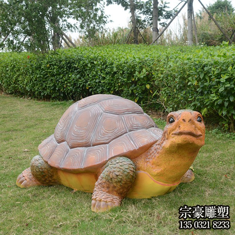 景區草坪玻璃鋼仿真動物爬行的烏龜雕塑